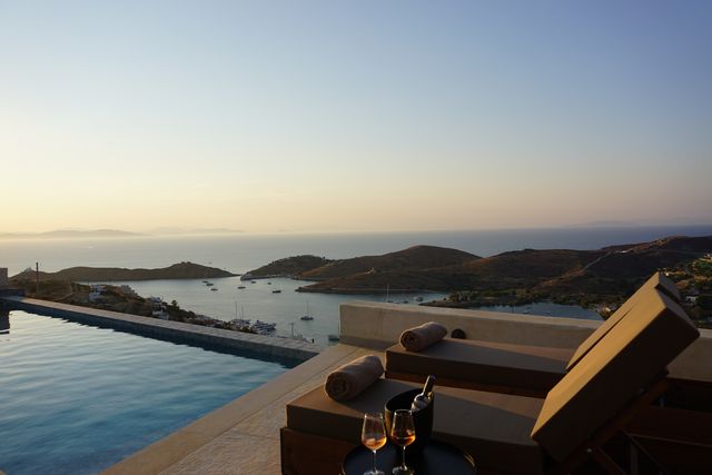 Η ιδιωτική πισίνα / The private pool